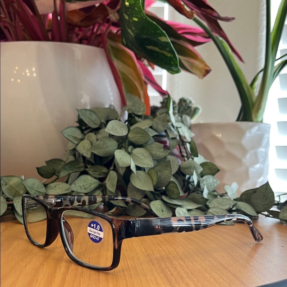 Readers Woman’s Glasses With +1.00 Magnification & Anti Blue Light Protection - Picture 4 of 13